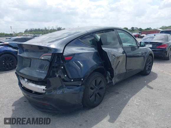 2024 Tesla Model Y Long Range with VIN 7SAYGDEE2RA318579, listed as a IAAI auction lot 41911015 with 9,277 mi miles. Bid and sale history available at carsss.com. Image 4.