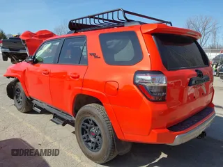 2024 Toyota 4Runner TRD Off Road z VIN JTERU5JR4R6286298, wystawiony jako IAAI lot #41748324 z przebiegiem 9 707 mil mil oraz . Historia ofert i sprzedaży dostępna na DreamBid. Obrazek 3.