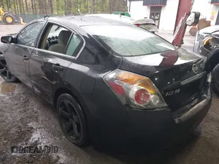 2009 Nissan Altima 2.5 z VIN 1N4AL21E59N543514, wystawiony jako IAAI lot #42012357 z przebiegiem 223 915 mil mil oraz . Historia ofert i sprzedaży dostępna na DreamBid. Obrazek 3.