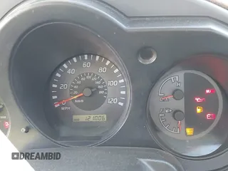 2003 Nissan Frontier SE z VIN 1N6ED29X13C458619, wystawiony jako IAAI lot #41370222 z przebiegiem 121 006 mil mil oraz . Historia ofert i sprzedaży dostępna na DreamBid. Obrazek 7.
