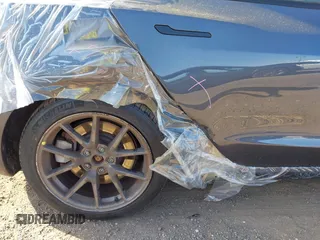 2022 Tesla Model 3 Long Range z VIN 5YJ3E1EB2NF183893, wystawiony jako IAAI lot #42130396 z przebiegiem 25 552 mil mil oraz . Historia ofert i sprzedaży dostępna na DreamBid. Obrazek 6.