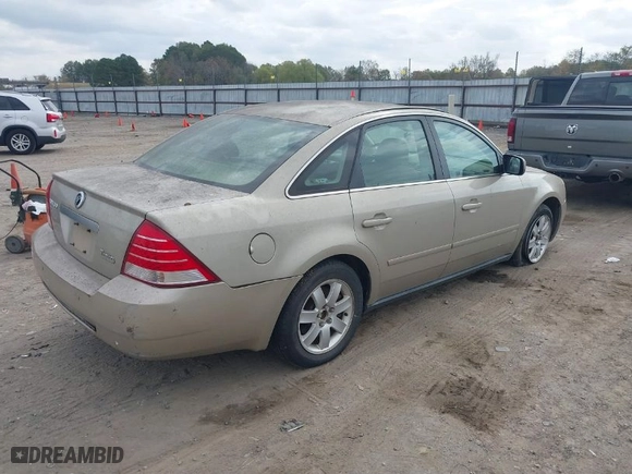 2005 Mercury Montego with VIN 1MEHM40195G606109, listed as a IAAI auction lot 40739316 with 329,715 mi miles. Bid and sale history available at carsss.com. Image 4.