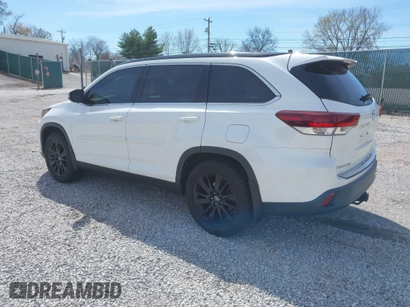 2019 Toyota Highlander SE with VIN 5TDJZRFH0KS620178, listed as a IAAI auction lot 41829974 with 73,701 mi miles. Bid and sale history available at carsss.com. Image 3.