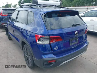 2023 Volkswagen Taos S z VIN 3VVDX7B22PM328971, wystawiony jako IAAI lot #41964869 z przebiegiem 56 683 mil mil oraz . Historia ofert i sprzedaży dostępna na DreamBid. Obrazek 3.