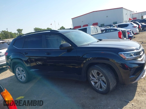 2022 Volkswagen Atlas SE with VIN 1V2KR2CA6NC532226, listed as a IAAI auction lot 42244894 with 33,767 mi miles and . Bid and sale history available at DreamBid. Image 13.