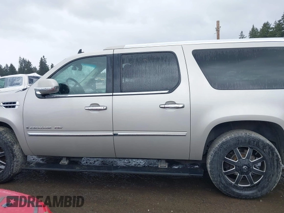 2008 Cadillac Escalade ESV z VIN 1GYFK668X8R111368, wystawiony jako IAAI lot #41891439 z przebiegiem 190 293 mil mil oraz . Historia ofert i sprzedaży dostępna na DreamBid. Obrazek 15.