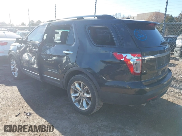 2015 Ford Explorer XLT with VIN 1FM5K7D8XFGA85983, listed as a IAAI auction lot 41741315 with 197,160 mi miles and . Bid and sale history available at carsss.com. Image 3.