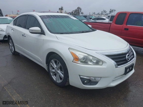 2014 Nissan Altima 2.5 SV with VIN 1N4AL3AP3EC319882, listed as a IAAI auction lot 41563324 with 108,121 mi miles. Bid and sale history available at carsss.com. Image 1.