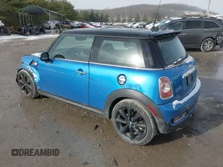 2011 MINI Hardtop S z VIN WMWSV3C50BTY12514, wystawiony jako IAAI lot #40989520 z przebiegiem 199 445 mil mil oraz . Historia ofert i sprzedaży dostępna na DreamBid. Obrazek 3.