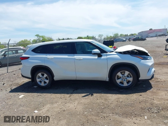 2022 Toyota Highlander LE with VIN 5TDBZRBH5NS580954, listed as a IAAI auction lot 42103401 with 40,391 mi miles and . Bid and sale history available at DreamBid. Image 13.