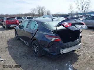2022 Toyota Camry SE with VIN 4T1G11AK7NU674059, listed as a IAAI auction lot 41848443 with 68,102 mi miles. Bid and sale history available at carsss.com. Image 3.