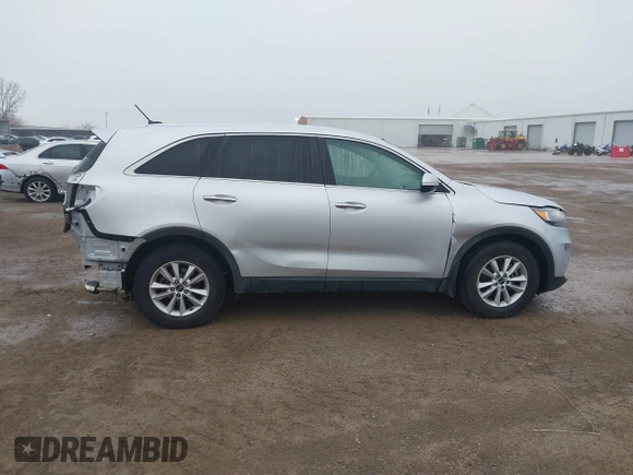 2019 Kia Sorento LX V6 with VIN 5XYPG4A51KG495866, listed as a IAAI auction lot 41599328 with 161,807 mi miles. Bid and sale history available at carsss.com. Image 14.