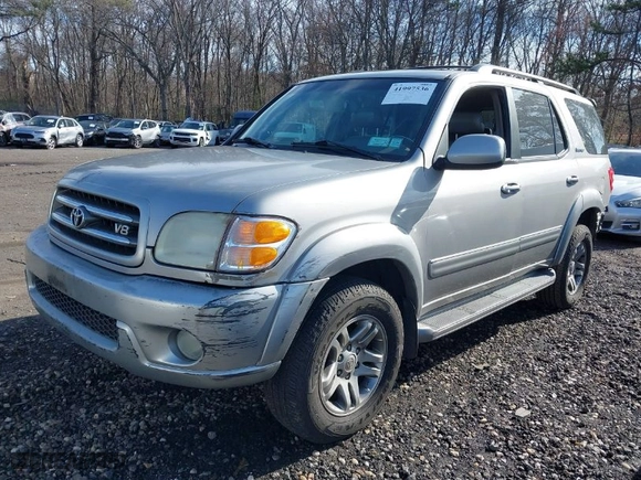 2003 Toyota Sequoia Limited with VIN 5TDBT48A03S151815, listed as a IAAI auction lot 41997536 with 232,916 mi miles. Bid and sale history available at carsss.com. Image 2.