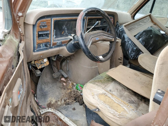 1990 Ford Econoline Wagon XL z VIN 1FBJS31H0LHB33372, wystawiony jako Copart lot #82614224 z przebiegiem Nie podano mil oraz Nie do naprawy • Non repairable. Historia ofert i sprzedaży dostępna na DreamBid. Obrazek 8.