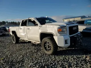 2019 GMC Sierra 2500HD Denali with VIN 1GT12SEY2KF132248, listed as a Copart auction lot 84638294 with 89,115 mi miles and Salvage Title. Bid and sale history available at carsss.com. Image 11.