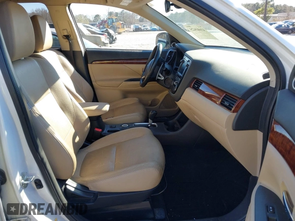 2015 Mitsubishi Outlander GT with VIN JA4JZ4AX4FZ013037, listed as a IAAI auction lot 41683425 with 172,700 mi miles and . Bid and sale history available at DreamBid. Image 5.