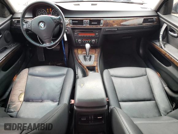 2007 BMW 3 Series 328i z VIN WBAVA33517KX80212, wystawiony jako Copart lot #55639855 z przebiegiem 246 801 mil mil oraz Szkoda całkowita • Salvage title. Historia ofert i sprzedaży dostępna na DreamBid. Obrazek 8.
