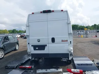 2018 Ram ProMaster Cargo z VIN 3C6TRVDG5JE146918, wystawiony jako IAAI lot #42086347 z przebiegiem 95 277 mil mil oraz . Historia ofert i sprzedaży dostępna na DreamBid. Obrazek 16.