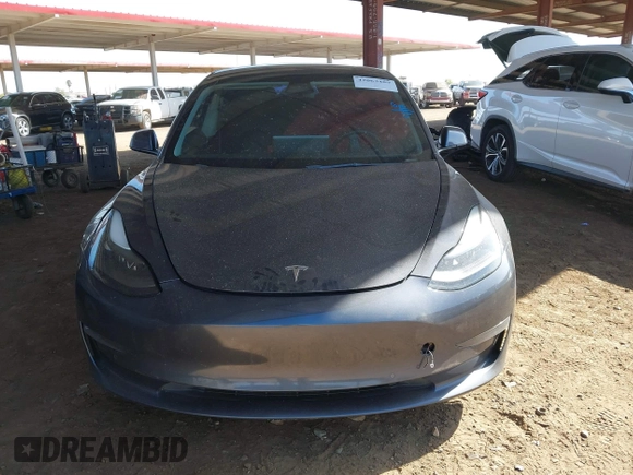 2022 Tesla Model 3 Long Range z VIN 5YJ3E1EB5NF205806, wystawiony jako IAAI lot #42063489 z przebiegiem 63 307 mil mil oraz . Historia ofert i sprzedaży dostępna na DreamBid. Obrazek 6.