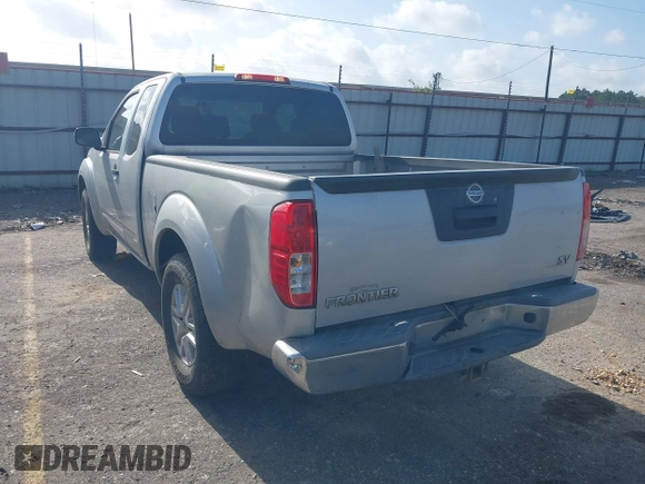 2015 Nissan Frontier S z VIN 1N6BD0CT7FN716390, wystawiony jako IAAI lot #42519222 z przebiegiem 175 588 mil mil oraz . Historia ofert i sprzedaży dostępna na DreamBid. Obrazek 3.