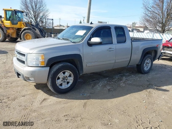 2007 Chevrolet Silverado 1500 LTZ with VIN 1GCEK19017Z535367, listed as a IAAI auction lot 41815602 with 142,676 mi miles. Bid and sale history available at carsss.com. Image 2.