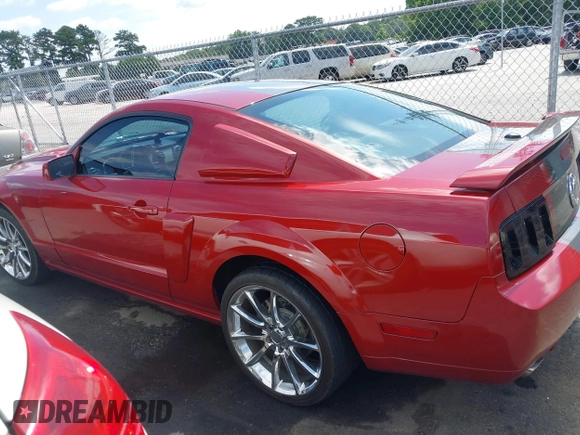 2008 Ford Mustang GT Deluxe z VIN 1ZVHT82H885111628, wystawiony jako IAAI lot #42522595 z przebiegiem 98 043 mil mil oraz . Historia ofert i sprzedaży dostępna na DreamBid. Obrazek 14.