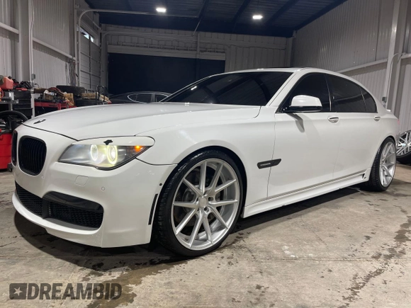 2010 BMW 7 Series 750Li z VIN WBAKB8C58ACY64395, wystawiony jako Copart lot #46757005 z przebiegiem 137 375 mil mil oraz Szkoda całkowita • Salvage title. Historia ofert i sprzedaży dostępna na DreamBid. Obrazek 2.
