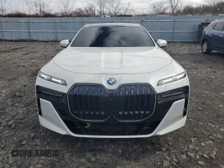 2024 BMW 7 Series 760i xDrive z VIN WBA33EJ00RCR97722, wystawiony jako Copart lot #47342765 z przebiegiem 3 921 mil mil oraz Szkoda całkowita • Salvage title. Historia ofert i sprzedaży dostępna na DreamBid. Obrazek 5.