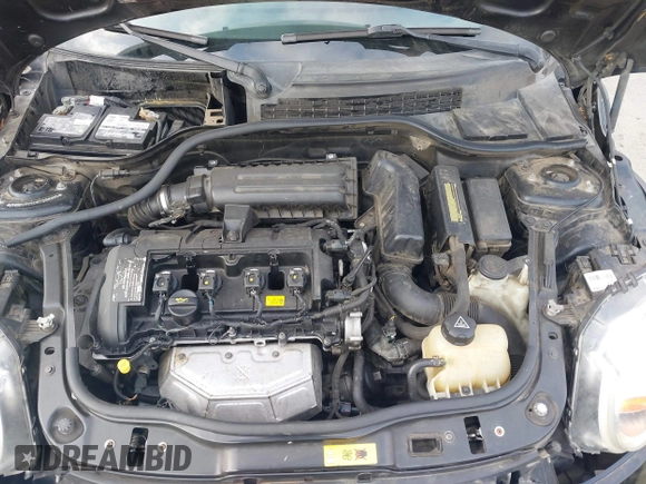 2011 MINI Hardtop with VIN WMWSU3C50BT098905, listed as a IAAI auction lot 42637688 with 118,389 mi miles and . Bid and sale history available at DreamBid. Image 10.