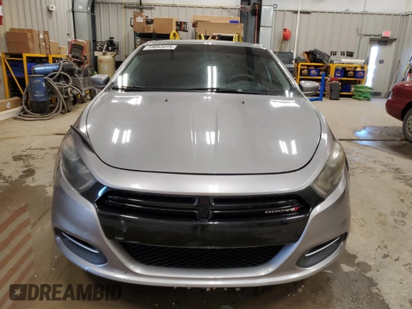 2016 Dodge Dart SE z VIN 1C3CDFAA3GD555625, wystawiony jako Copart lot #59043415 z przebiegiem 133 351 mil mil oraz Czysty tytuł • Clean title. Historia ofert i sprzedaży dostępna na DreamBid. Obrazek 5.