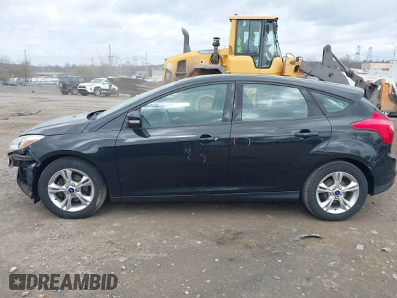 2014 Ford Focus SE with VIN 1FADP3K20EL308990, listed as a IAAI auction lot 41914825 with 33,498 mi miles. Bid and sale history available at carsss.com. Image 13.
