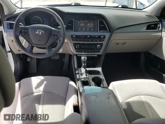 2016 Hyundai Sonata SE z VIN 5NPE24AF2GH346283, wystawiony jako Copart lot #56305965 z przebiegiem 129 887 mil mil oraz Szkoda całkowita • Salvage title. Historia ofert i sprzedaży dostępna na DreamBid. Obrazek 8.