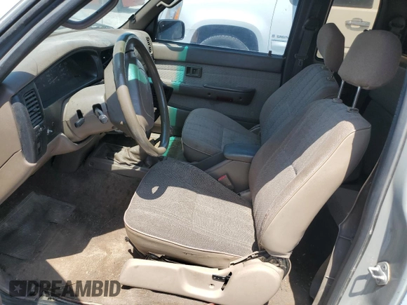 1993 Toyota Pickup DLX z VIN 4TAVN13D3PZ113874, wystawiony jako Copart lot #65384333 z przebiegiem 225 463 mil mil oraz Szkoda całkowita • Salvage title. Historia ofert i sprzedaży dostępna na DreamBid. Obrazek 7.