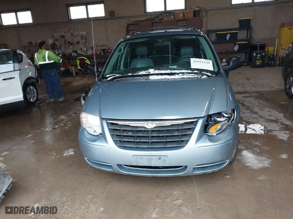 2006 Chrysler Town & Country LWB Touring with VIN 2A4GP54L86R647363, listed as a IAAI auction lot 41931149 with 229,395 mi miles. Bid and sale history available at carsss.com. Image 12.