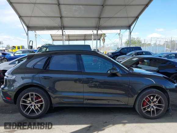 2022 Porsche Macan S z VIN WP1AG2A53NLB21910, wystawiony jako IAAI lot #41913844 z przebiegiem 70 747 mil mil oraz . Historia ofert i sprzedaży dostępna na DreamBid. Obrazek 14.