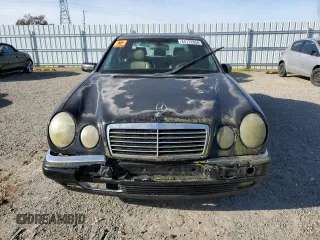 1997 Mercedes-Benz E-Class with VIN WDBJF55F5VJ028552, listed as a Copart auction lot 84172054 with 308,426 mi miles and Clean Title. Bid and sale history available at carsss.com. Image 5.