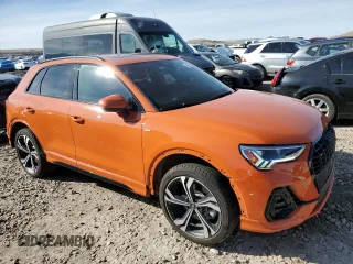 2024 Audi Q3 S line Premium Plus z VIN WA1EECF30R1041689, wystawiony jako Copart lot #48079875 z przebiegiem 12 668 mil mil oraz Szkody całkowita. Historia ofert i sprzedaży dostępna na DreamBid. Obrazek 4.