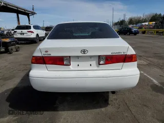 2000 Toyota Camry CE z VIN JT2BG22K2Y0479735, wystawiony jako Copart lot #50226755 z przebiegiem 282 694 mil mil oraz Nie do naprawy • Non repairable. Historia ofert i sprzedaży dostępna na DreamBid. Obrazek 6.
