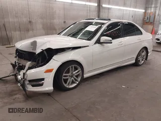 2012 Mercedes-Benz C 300 Sport z VIN WDDGF8BB4CA617822, wystawiony jako IAAI lot #41969593 z przebiegiem 188 670 mil mil oraz . Historia ofert i sprzedaży dostępna na DreamBid. Obrazek 18.