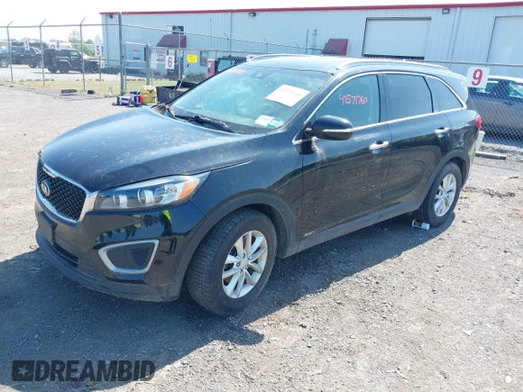 2017 Kia Sorento LX z VIN 5XYPGDA32HG265986, wystawiony jako IAAI lot #42571760 z przebiegiem 108 677 mil mil oraz . Historia ofert i sprzedaży dostępna na DreamBid. Obrazek 17.
