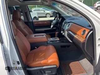 2016 Toyota Tundra Platinum z VIN 5TFGW5F12GX198415, wystawiony jako Copart lot #59492555 z przebiegiem 28 731 mil mil oraz Czysty tytuł • Clean title. Historia ofert i sprzedaży dostępna na DreamBid. Obrazek 5.