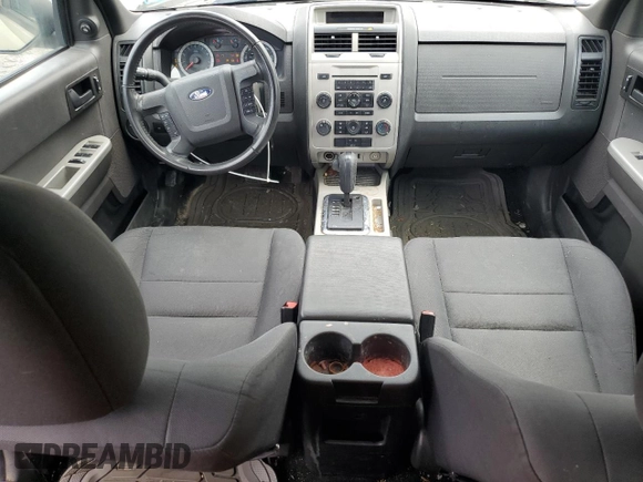 2011 Ford Escape XLT z VIN 1FMCU9D7XBKA96400, wystawiony jako Copart lot #53159585 z przebiegiem 119 962 mil mil oraz Czysty tytuł • Clean title. Historia ofert i sprzedaży dostępna na DreamBid. Obrazek 8.