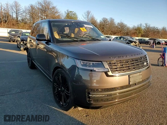 2024 Land Rover Range Rover SE z VIN SALKP9E97RA227153, wystawiony jako Copart lot #80220364 z przebiegiem Nie podano mil oraz Szkoda całkowita • Salvage title. Historia ofert i sprzedaży dostępna na DreamBid. Obrazek 12.