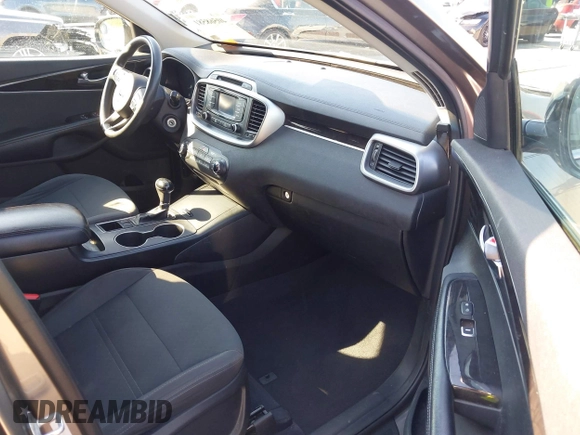 2016 Kia Sorento LX with VIN 5XYPG4A3XGG120676, listed as a IAAI auction lot 40568581 with 179,418 mi miles. Bid and sale history available at carsss.com. Image 5.