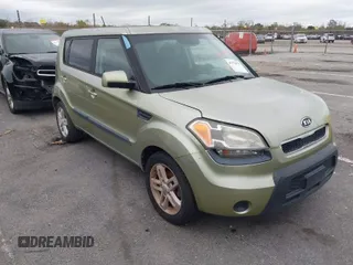 2011 Kia Soul + with VIN KNDJT2A25B7235950, listed as a IAAI auction lot 41378923 with 191,116 mi miles. Bid and sale history available at carsss.com. Image 1.