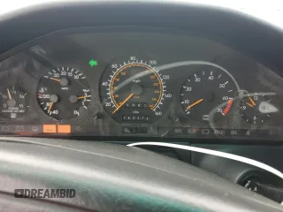 1993 Mercedes-Benz 400 z VIN WDBGA43E9PA102457, wystawiony jako Copart lot #59776735 z przebiegiem 162 376 mil mil oraz Czysty tytuł • Clean title. Historia ofert i sprzedaży dostępna na DreamBid. Obrazek 9.
