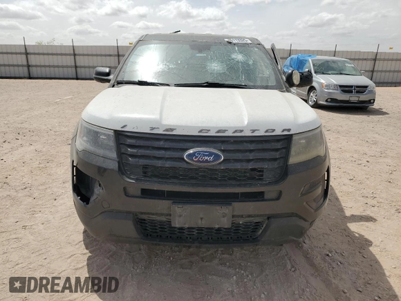 2017 Ford Police Interceptor Utility z VIN 1FM5K8AT7HGD60193, wystawiony jako Copart lot #46113325 z przebiegiem 135 014 mil mil oraz Szkoda całkowita • Salvage title. Historia ofert i sprzedaży dostępna na DreamBid. Obrazek 5.