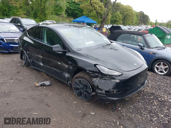 2024 Tesla Model Y Long Range z VIN 7SAYGDEE5RF130335, wystawiony jako IAAI lot #42250979 z przebiegiem 20 300 mil mil oraz . Historia ofert i sprzedaży dostępna na DreamBid. Obrazek 1.