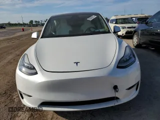 2021 Tesla Model Y Standard Range z VIN 5YJYGDED4MF107030, wystawiony jako Copart lot #66382913 z przebiegiem 39 024 mil mil oraz Szkoda całkowita • Salvage title. Historia ofert i sprzedaży dostępna na DreamBid. Obrazek 5.