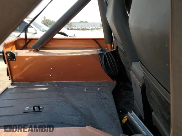1988 Jeep Wrangler with VIN 2BCCZ8113JB525872, listed as a Copart auction lot 43380763 with 25,370 mi miles and Salvage Title. Bid and sale history available at carsss.com. Image 11.